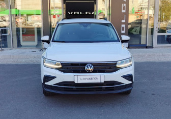 Подержанный автомобиль Volkswagen Tiguan 2021 года (2 фото)