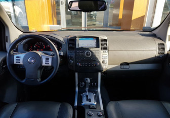 Подержанный автомобиль Nissan Pathfinder 2013 года (11 фото)