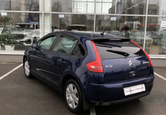 Подержанный автомобиль Citroen C4 Hatchback 2007 года (7 фото)