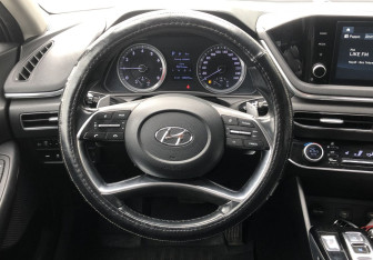 Подержанный автомобиль Hyundai Sonata 2020 года (10 фото)