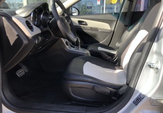 Подержанный автомобиль Chevrolet Cruze Sedan 2011 года (9 фото)