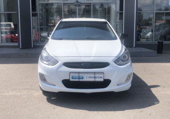 Подержанный автомобиль Hyundai Solaris Sedan 2012 года (2 фото)