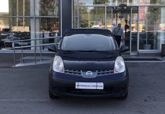 Подержанный автомобиль Nissan Note 2007 года (2 фото)