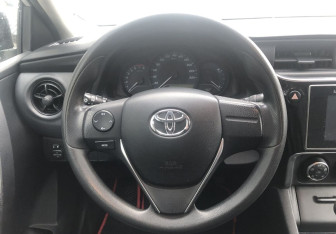 Подержанный автомобиль Toyota Corolla Sedan 2018 года (12 фото)