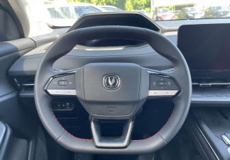 Подержанный автомобиль Changan UNI-S 2024 года (12 фото)