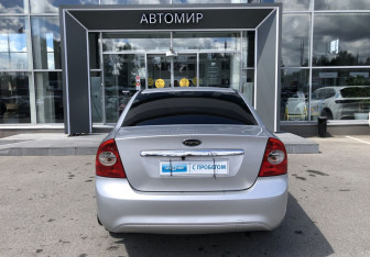 Подержанный автомобиль Ford Focus Sedan 2008 года (6 фото)