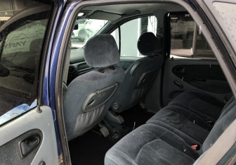 Подержанный автомобиль Renault Megane Hatchback 1997 года (11 фото)