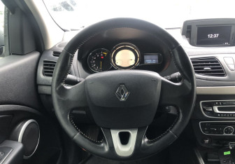 Подержанный автомобиль Renault Fluence 2012 года (12 фото)