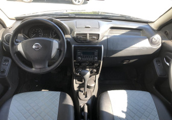 Подержанный автомобиль Nissan Terrano 2015 года (10 фото)