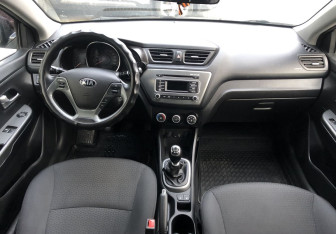 Подержанный автомобиль Kia Rio Sedan 2017 года (10 фото)