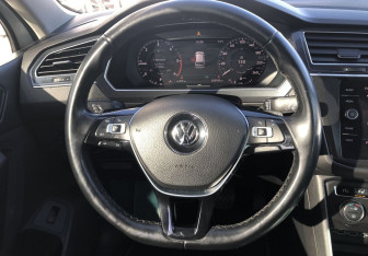 Подержанный автомобиль Volkswagen Tiguan 2018 года (12 фото)