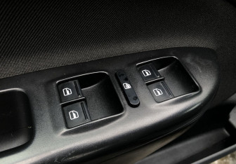 Подержанный автомобиль Skoda Octavia Liftback 2012 года (13 фото)