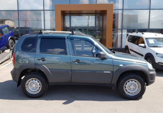 Подержанный автомобиль Chevrolet Niva 2015 года (4 фото)