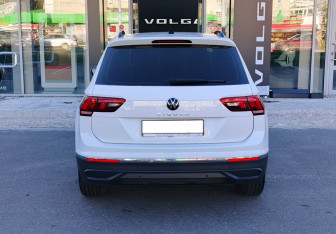 Подержанный автомобиль Volkswagen Tiguan 2021 года (6 фото)