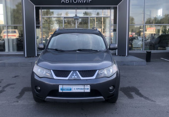 Подержанный автомобиль Mitsubishi Outlander 2008 года (2 фото)