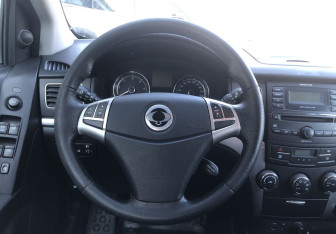 Подержанный автомобиль SsangYong Actyon 2011 года (12 фото)