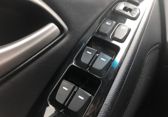 Подержанный автомобиль Hyundai ix35 2012 года (11 фото)