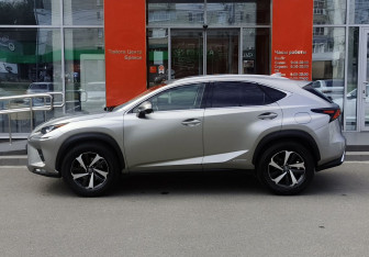 Подержанный автомобиль Lexus NX 2019 года (8 фото)