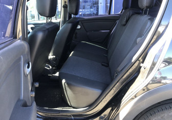 Подержанный автомобиль Renault Sandero 2013 года (11 фото)