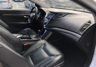 Подержанный автомобиль Hyundai i40 Sedan 2013 года (9 фото)