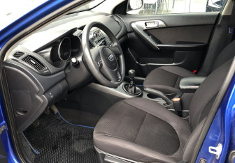 Подержанный автомобиль Kia Cerato Sedan 2010 года (9 фото)