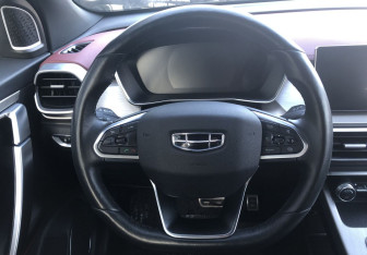 Подержанный автомобиль Geely Coolray 2022 года (12 фото)