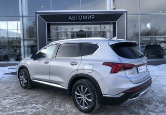 Подержанный автомобиль Hyundai Santa Fe 2022 года (7 фото)