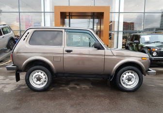 Подержанный автомобиль LADA (ВАЗ) 2121 (4x4) 2018 года (4 фото)