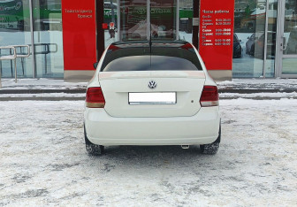 Подержанный автомобиль Volkswagen Polo Sedan 2011 года (6 фото)