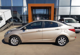 Подержанный автомобиль Hyundai Solaris Sedan 2011 года (7 фото)