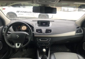 Подержанный автомобиль Renault Fluence 2012 года (10 фото)