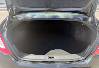 Подержанный автомобиль Nissan Teana 2011 года (12 фото)