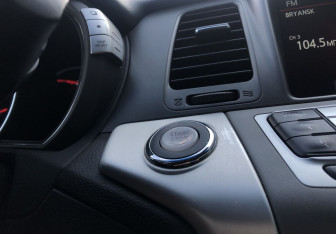 Подержанный автомобиль Nissan Murano Suv 2015 года (16 фото)