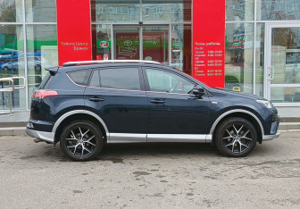 Подержанный автомобиль Toyota RAV4 2016 года (4 фото)