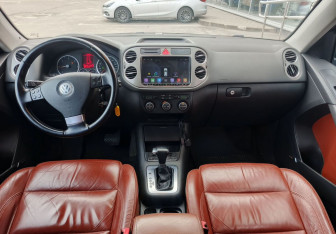 Подержанный автомобиль Volkswagen Tiguan 2008 года (15 фото)