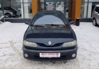 Подержанный автомобиль Renault Laguna Liftback 2000 года (2 фото)