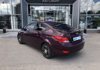 Подержанный автомобиль Hyundai Solaris Sedan 2013 года (7 фото)