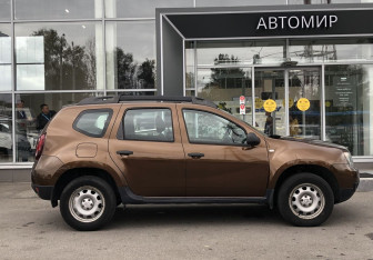 Подержанный автомобиль Renault Duster 2015 года (4 фото)