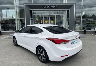 Подержанный автомобиль Hyundai Elantra Sedan 2014 года (7 фото)