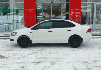 Подержанный автомобиль Volkswagen Polo Sedan 2011 года (8 фото)