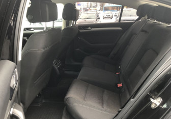 Подержанный автомобиль Volkswagen Passat Sedan 2015 года (11 фото)