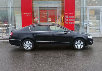 Подержанный автомобиль Volkswagen Passat Sedan 2006 года (4 фото)