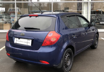 Подержанный автомобиль Kia Ceed Hatchback 2007 года (5 фото)