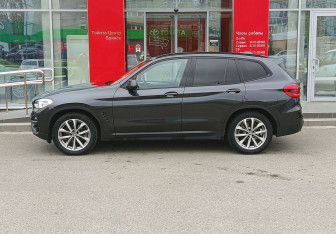 Подержанный автомобиль BMW X3 2020 года (8 фото)