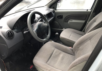 Подержанный автомобиль Renault Logan Sedan 2007 года (9 фото)