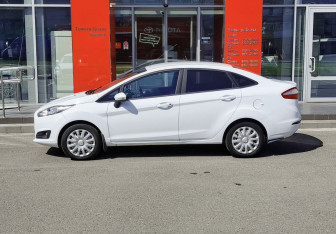 Подержанный автомобиль Ford Fiesta Sedan 2016 года (8 фото)