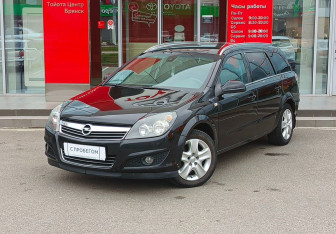Подержанный автомобиль Opel Astra Wagon 2012 года (1 фото)