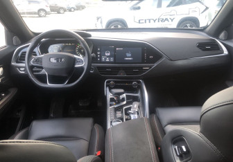 Подержанный автомобиль Geely Tugella 2024 года (10 фото)