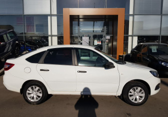 Подержанный автомобиль LADA (ВАЗ) Granta Liftback 2021 года (4 фото)