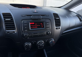 Подержанный автомобиль Kia Cerato Sedan 2015 года (14 фото)